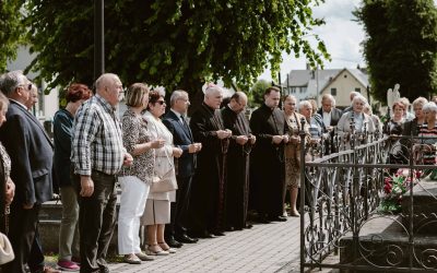 Wizytacja kanoniczna – modlitwa na cmentarzu 9.06.2025r.